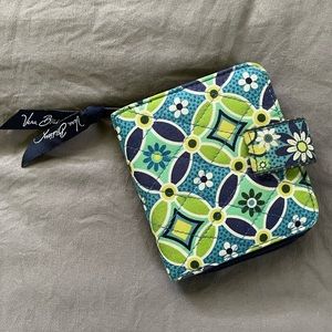 Vera Bradley Daisy Daisy Wallet